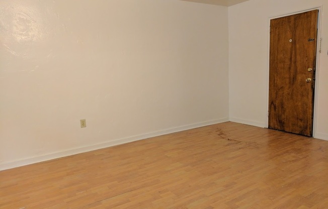 2 beds, 1 bath, $1,775, Unit 209C