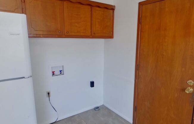 2-Bedroom Home with Garage & Off-Street Parking – 104 S Mt Carmel, Wichita, KS