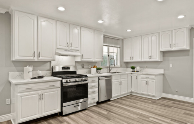 1411 E ELSMERE DR