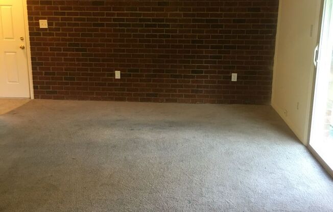 2 beds, 1 bath, 925 sqft, $1,185, Unit 07