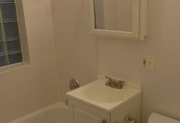 Studio, 1 bath, 300 sqft, $1,395, Unit 104