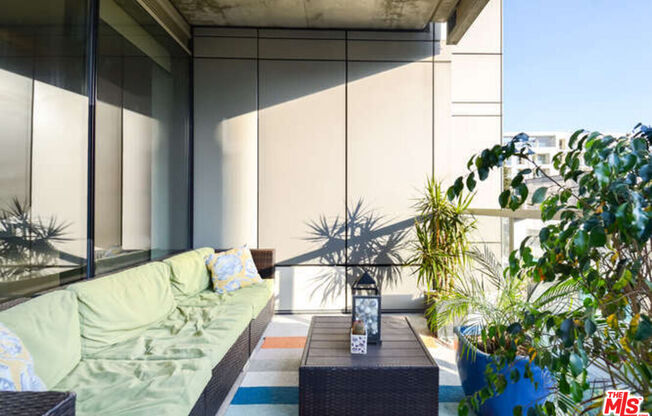 1 bed, 1.5 baths, 1,240 sqft, $3,500, Unit 404