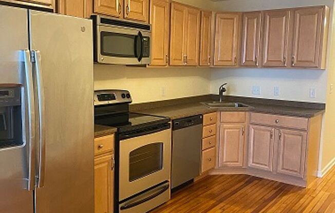 1 bed, 1 bath, 732 sqft, $825, Unit 108 Apt 2