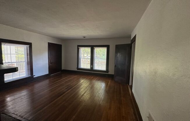 Charming 4 Bedroom House in Bedford