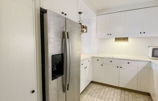 2 beds, 2 baths, $3,500, Unit # 1212