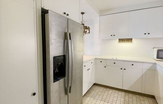 2 beds, 2 baths, $3,500, Unit # 1212