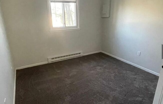 2 beds, 1 bath, $1,750, Unit G06