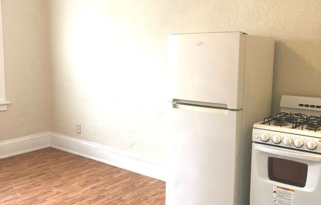 Studio, 1 bath, $775, Unit 20