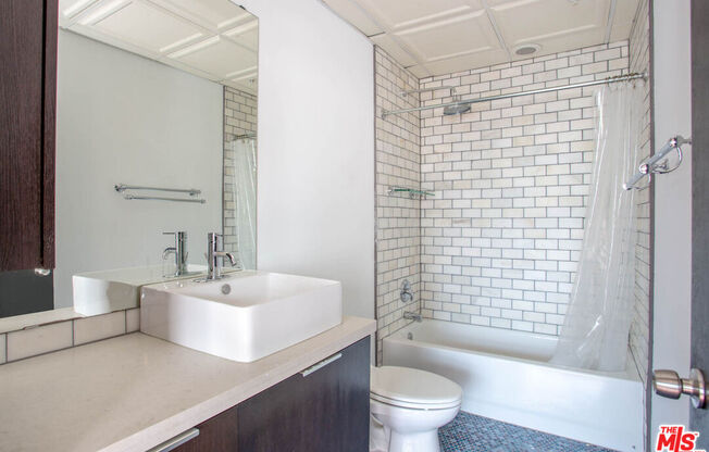 Studio, 1 bath, 760 sqft, $2,250, Unit 714