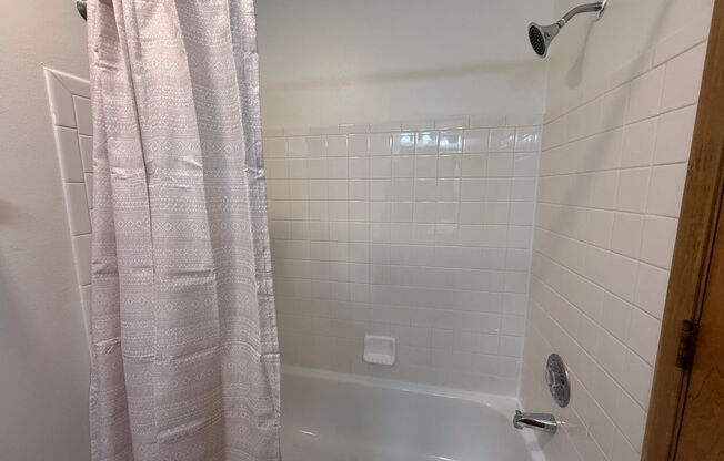 2 beds, 1 bath, 950 sqft, $1,650, Unit 7705CD