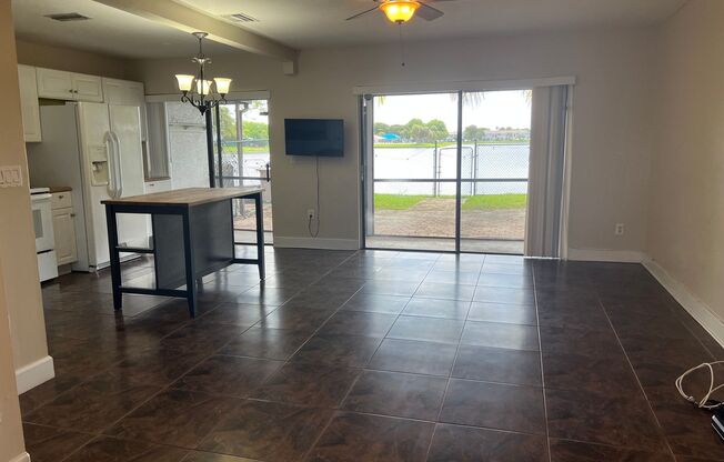 3/2 Lakeview Townhome in Pembroke Pines