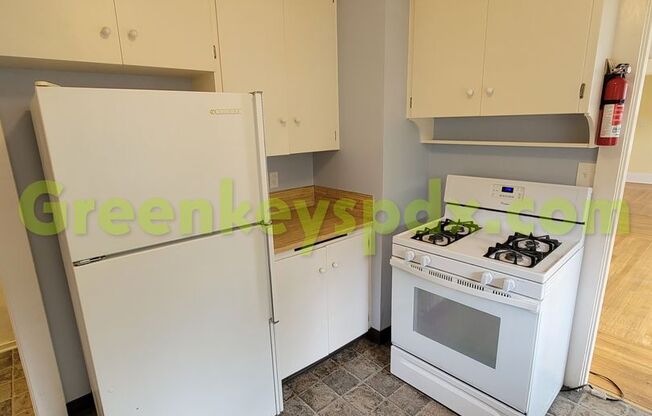 2 beds, 1 bath, $2,395