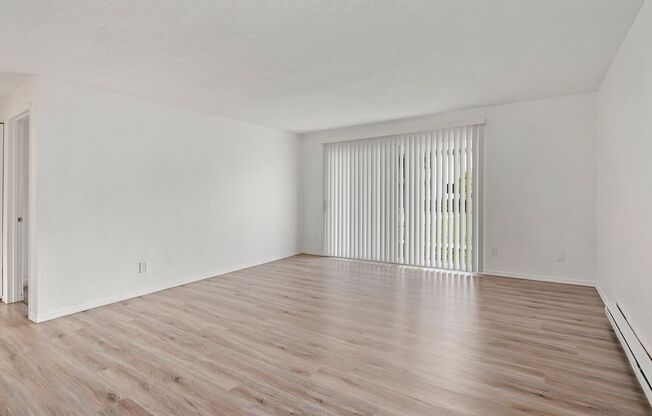 2 beds, 1 bath, 742 sqft, $1,545, Unit 22