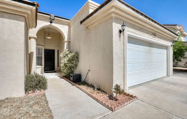 Short Term leases optionn4 Bedrooms 3 baths( near by Sunland Park Dr & Mesa St)