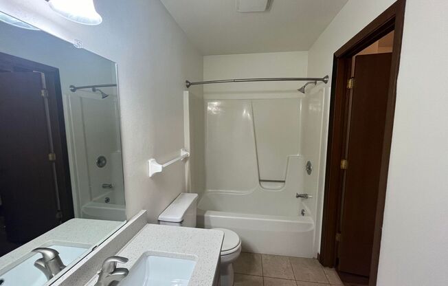 2 beds, 1 bath, 965 sqft, $1,725, Unit 7741RB