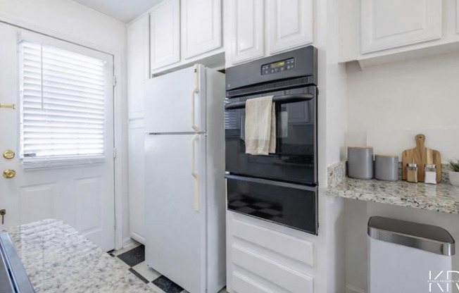 2 beds, 1 bath, 950 sqft, $1,295, Unit 10