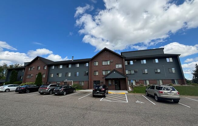 1 bed, 1 bath, 835 sqft, $1,250, Unit 8213 Unit 7