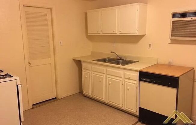 Upstairs Apartment in Taft