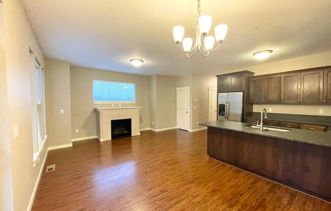 3 beds, 2.5 baths, 1,350 sqft, $2,350, Unit 6