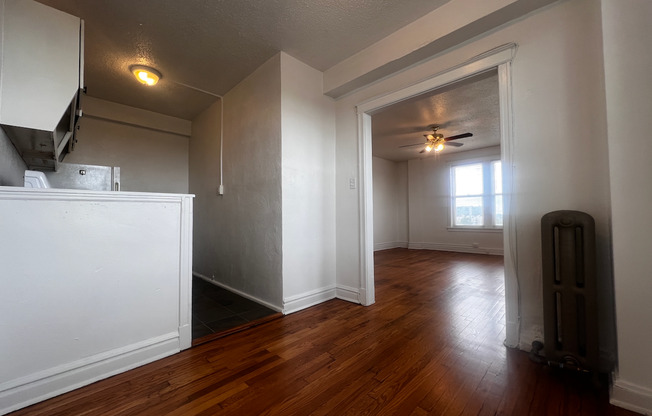 Studio, 1 bath, 400 sqft, $850, Unit 703