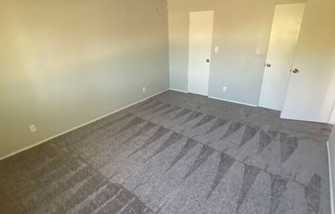 LAKEWOOD TOWNHOUSE APARTMENTS
