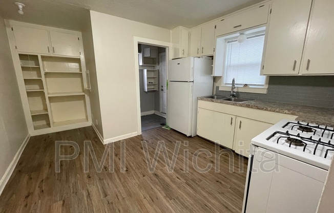 2 beds, 1 bath, 768 sqft, $995