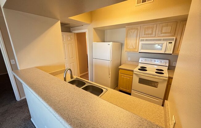 2 beds, 2 baths, $1,295, Unit UNIT 2080