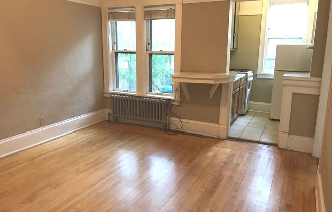 1 bed, 1 bath, $995, Unit 38