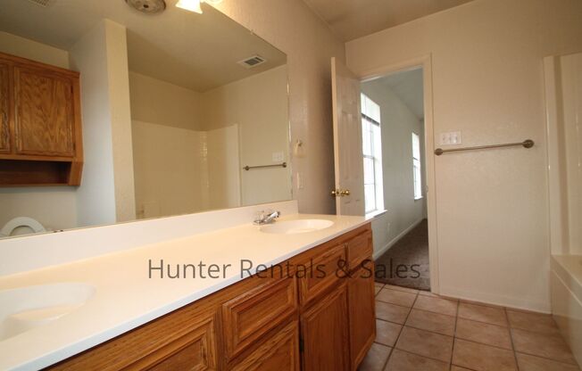 2 beds, 2 baths, $1,050