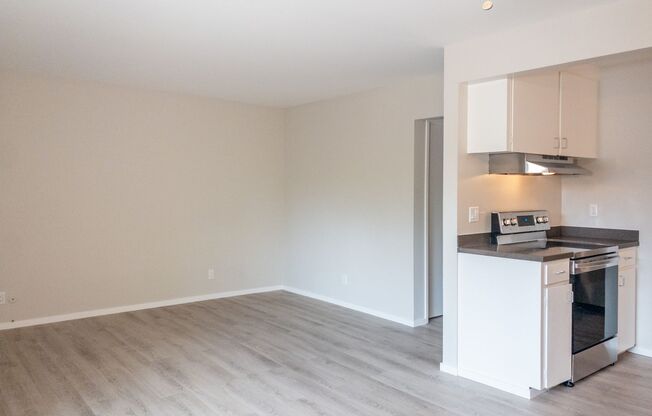 2 beds, 1 bath, $2,725, Unit #11