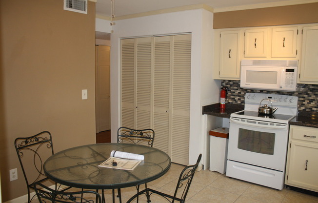 2 beds, 2 baths, $1,900, Unit #90