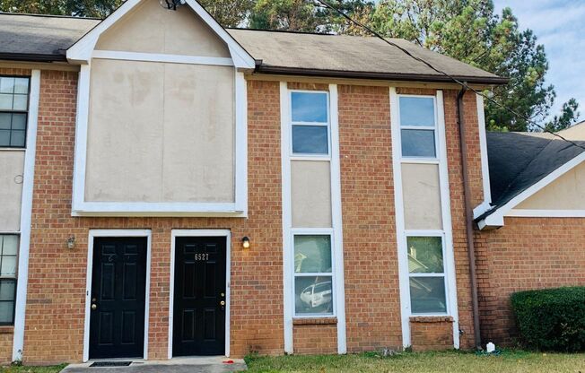 Newly renovated! 2 bed, 2.5 bath, renovated kitchen, updated appliances, W/D hookups, large living and breakfast space, must see!