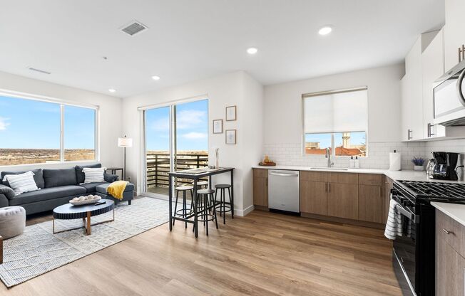 2 beds, 1 bath, 848 sqft, $2,350, Unit 415