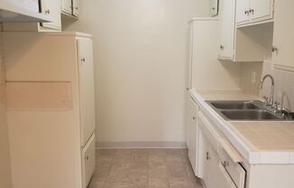 2 beds, 2 baths, $2,250, Unit 01