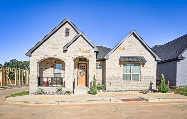 Brand New Fully Furnished Kennedale Luxury Garden Home