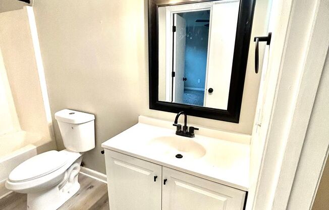 2 beds, 1.5 baths, 1,100 sqft, $1,099, Unit 719-B