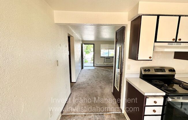 2 beds, 1 bath, $1,195