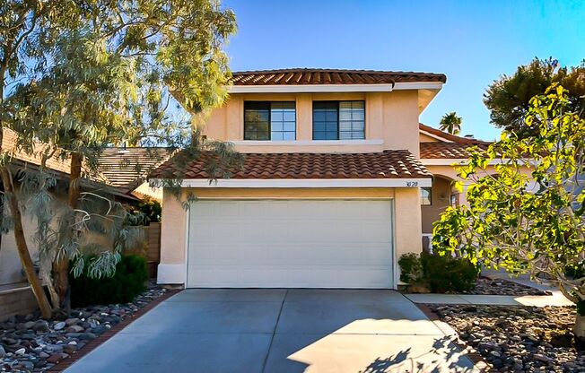 Modern Comfort with Pool & Spa in The Lakes – Solar Equipped Home