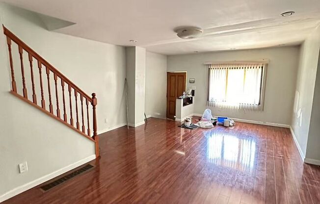 3B1B House with Huge Deck near Sports Complex Available Now