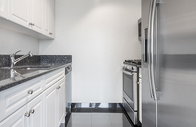 2 beds, 2 baths, $9,300, Unit 1711