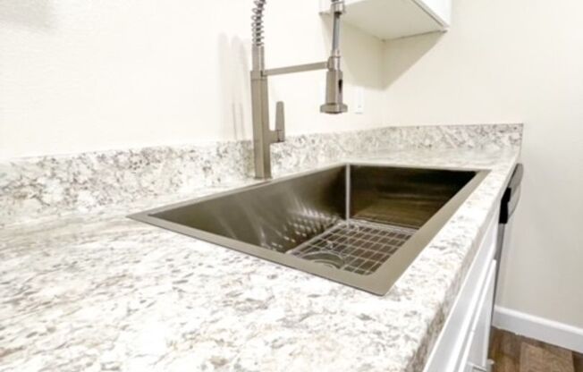 3 beds, 2 baths, 1,211 sqft, $2,090, Unit 1690-121