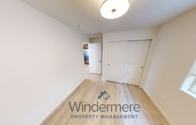 2 beds, 1 bath, 880 sqft, $1,695, Unit 327 People's