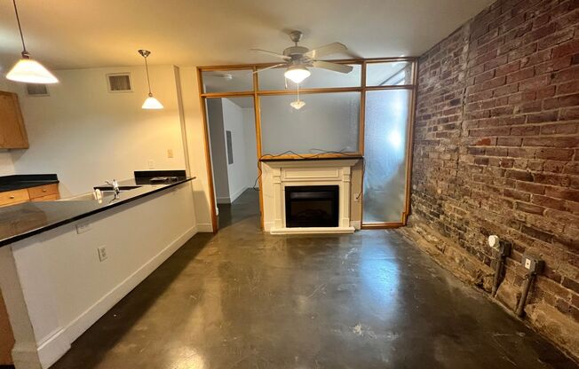 1 bed, 1 bath, 543 sqft, $1,122, Unit C03