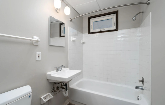 2 beds, 1 bath, 769 sqft, $1,350, Unit 227-100