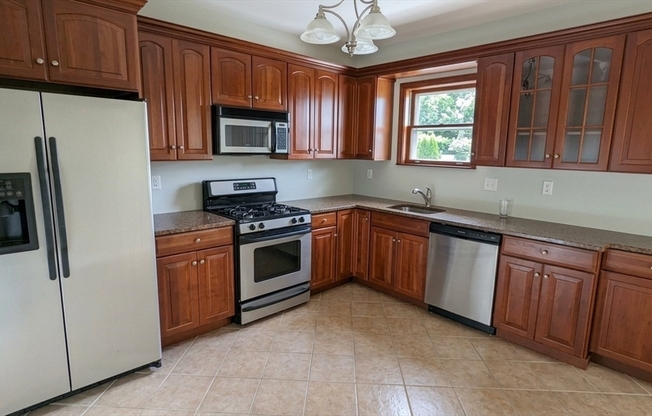 1084 CHESTNUT