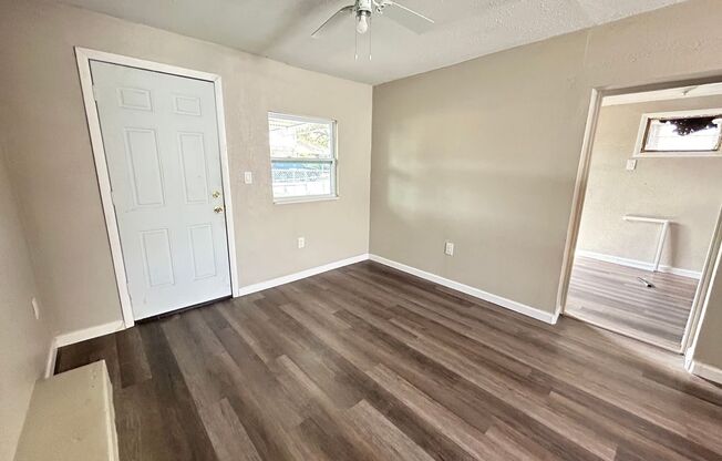 Updated 1 Bed 1 Bath Unit in Super Convenient Location!
