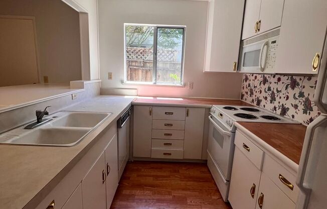 4 bed 2 bath house available now!