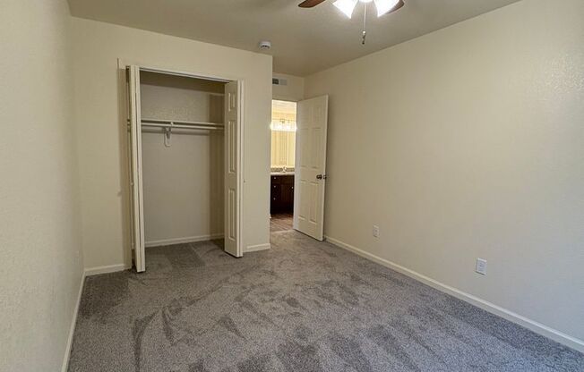 2 beds, 1 bath, 760 sqft, $850, Unit # 26