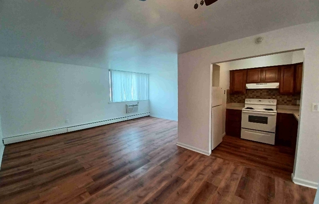 1861 W THIRTEEN MILE RD