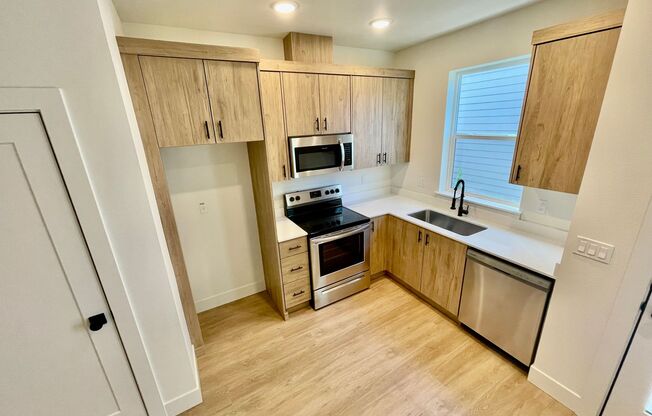 2 beds, 2.5 baths, 933 sqft, $1,995, Unit 6631